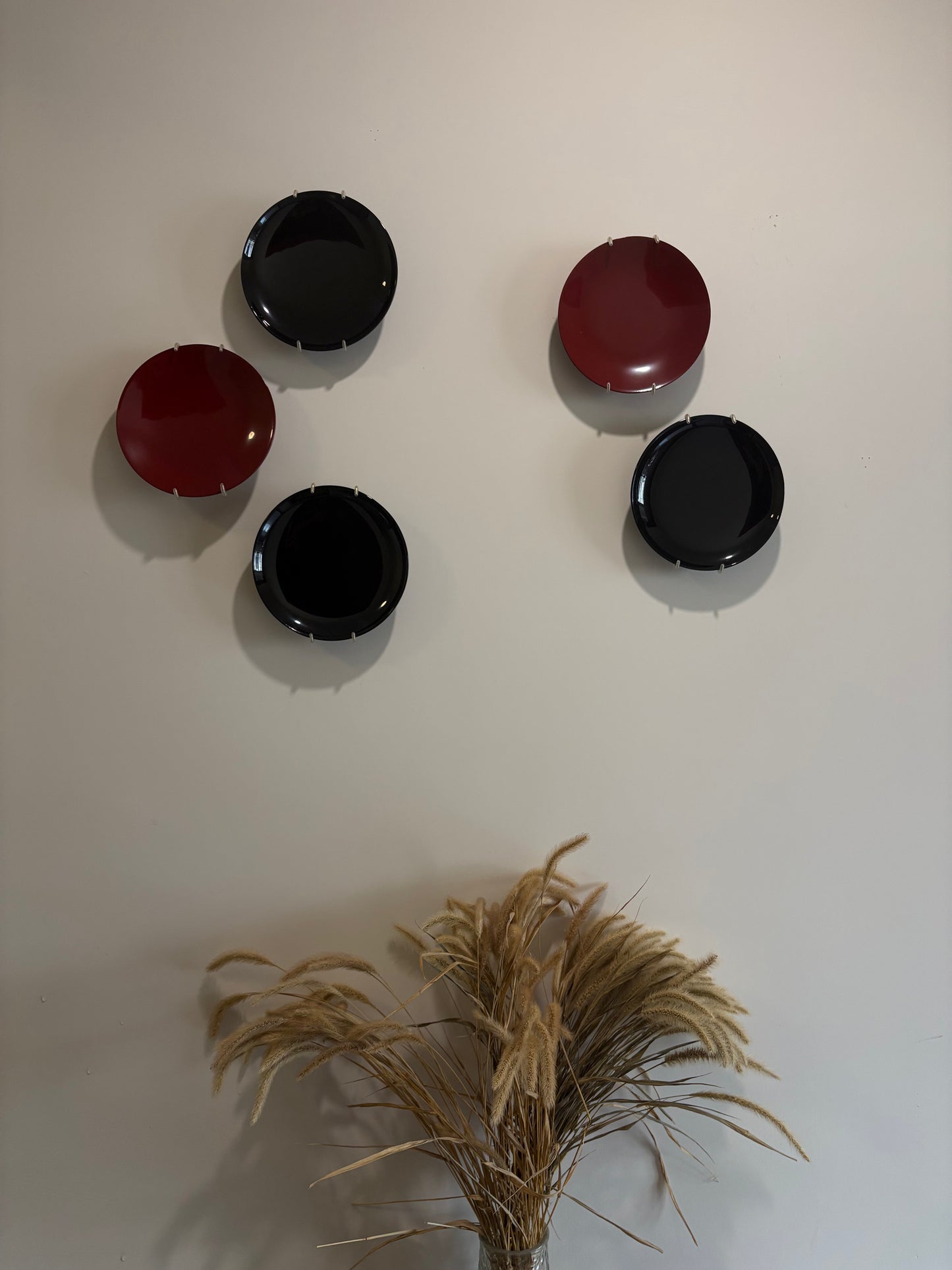 Handmade Urushi Lacquer Plate Wall Decor Minimalist Red and Black Round Wall Art Set