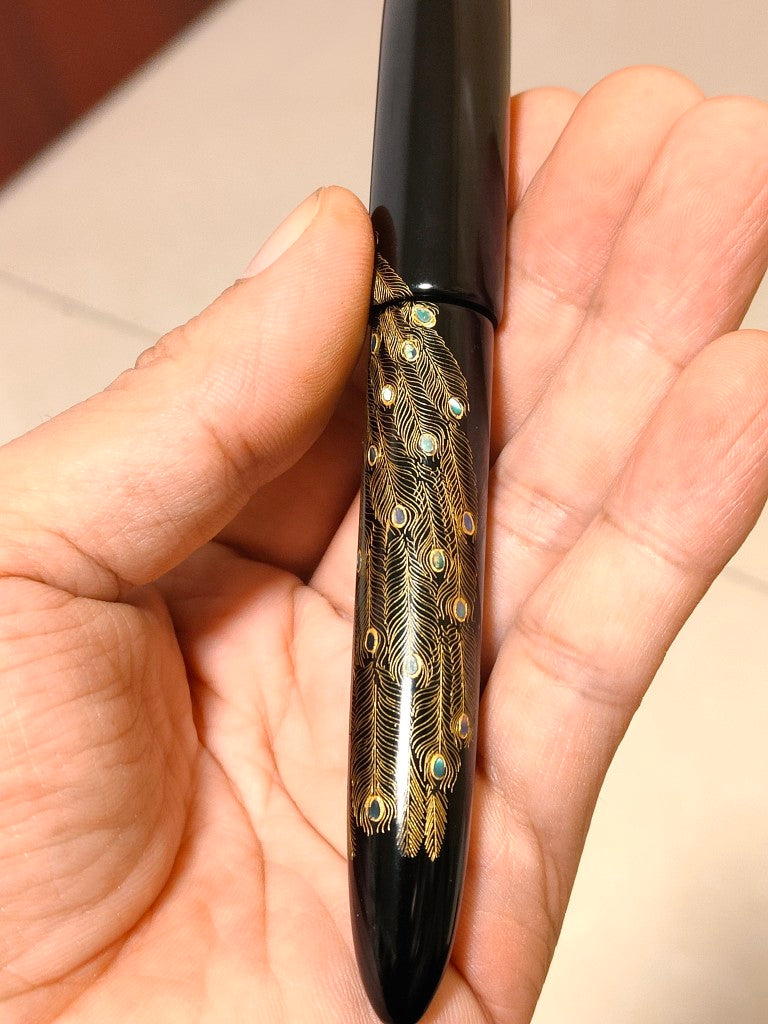 Customized large lacquer pen holder with deep gold peacock Shih pen holder customized by hand