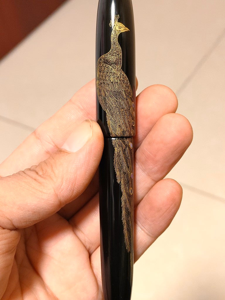 Customized large lacquer pen holder with deep gold peacock Shih pen holder customized by hand