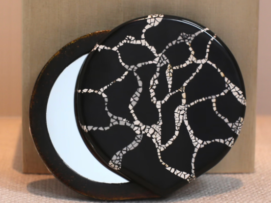 Advance-sale Eggshell Mosaic Urushi Lacquer Compact Mirror | Black & White Crackle Web | Handcrafted Lacquerware Pocket Mirror