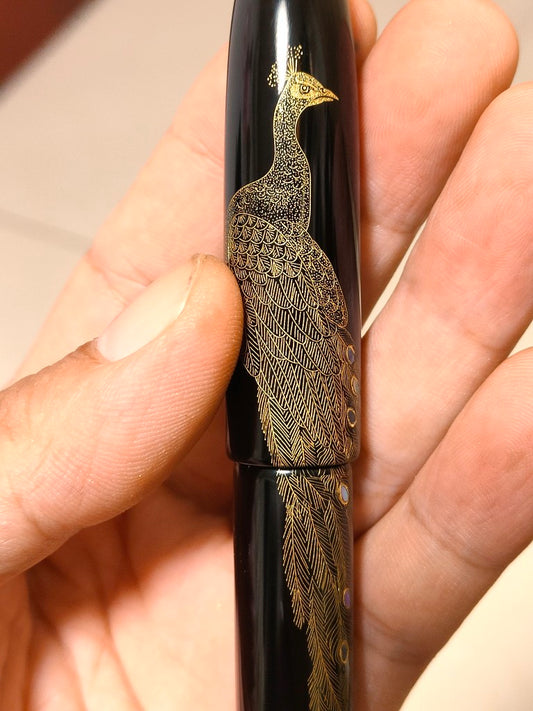 Customized large lacquer pen holder with deep gold peacock Shih pen holder customized by hand