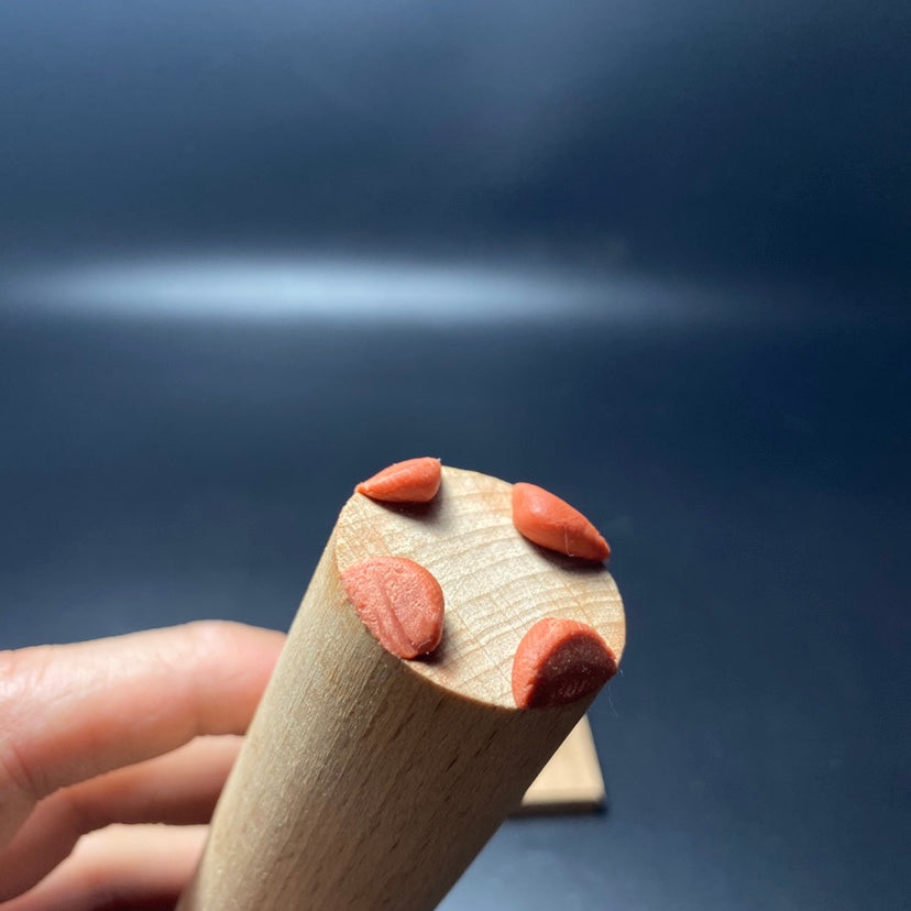 Auxiliary tools for painting wooden bowl