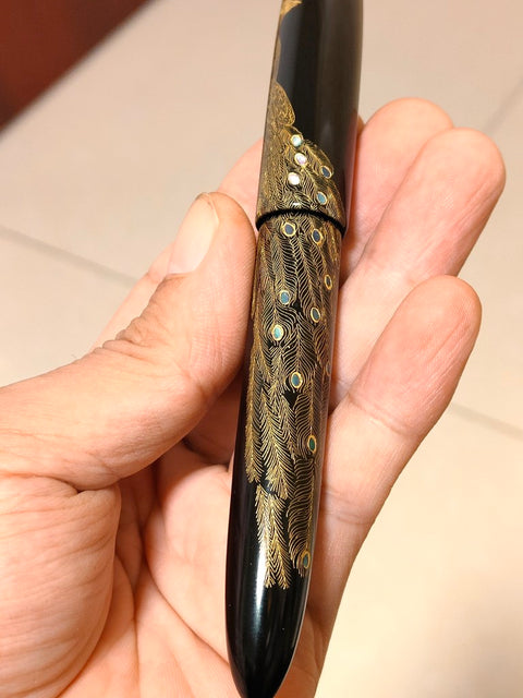 Customized large lacquer pen holder with deep gold peacock Shih pen holder customized by hand